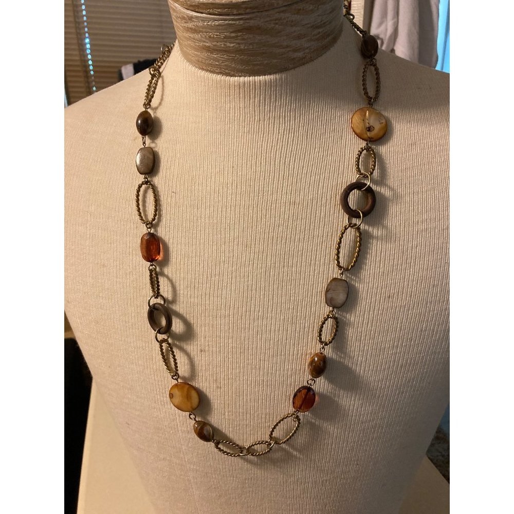 Jewelry Daisy Fuentes, Multi-colored long necklace with interlinked ring motifs,